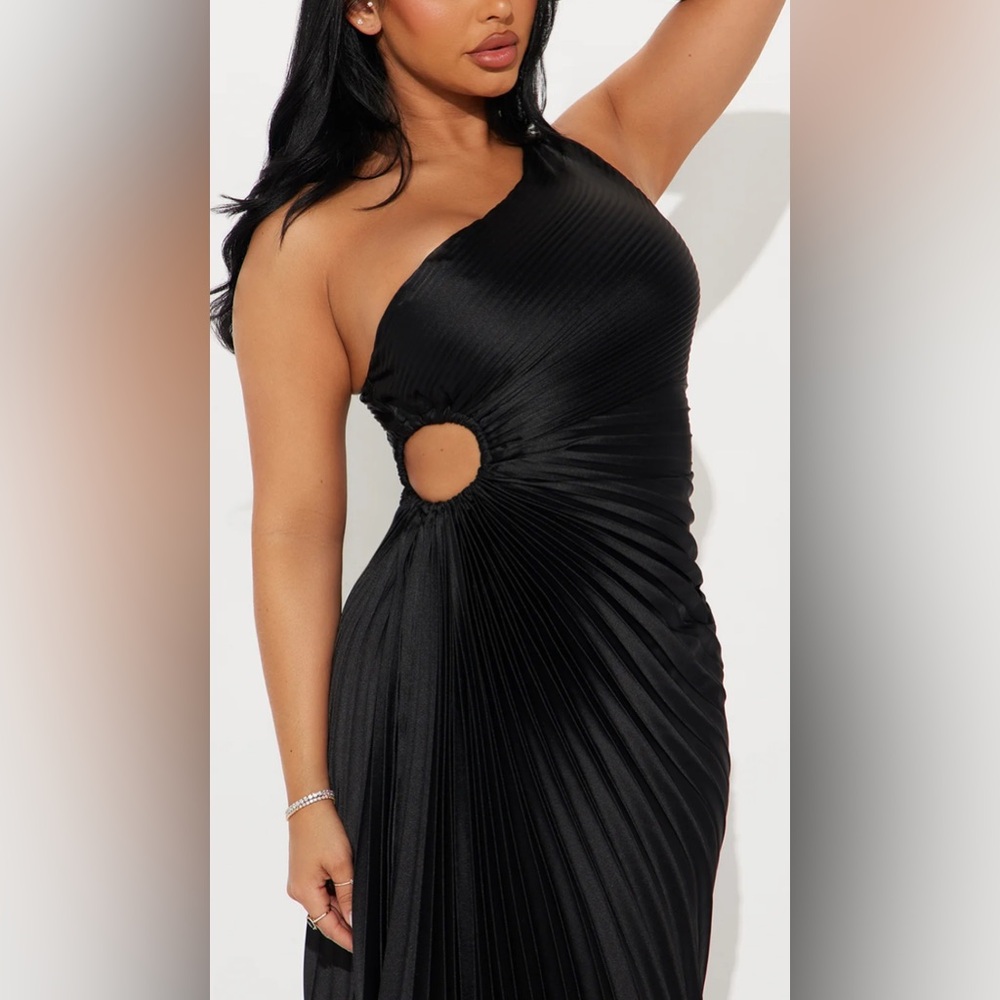 NWT - Belle Satin Maxi Dress - Black